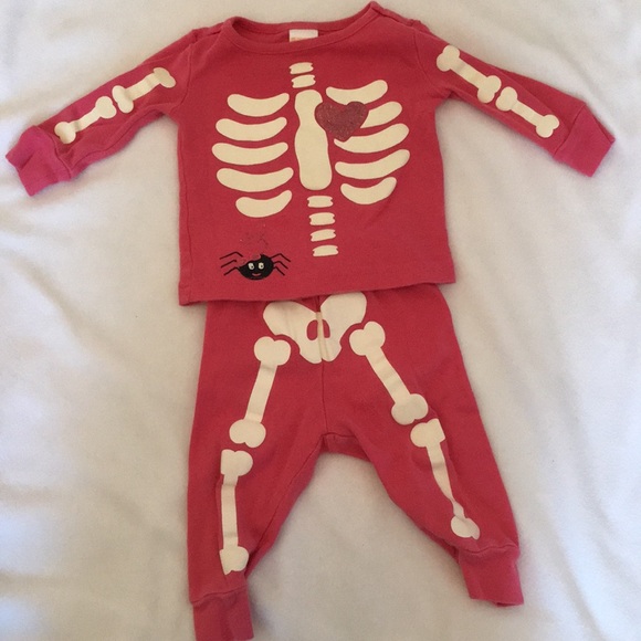 Gymboree Other - Pink Skeleton pajama Glows in the Dark!